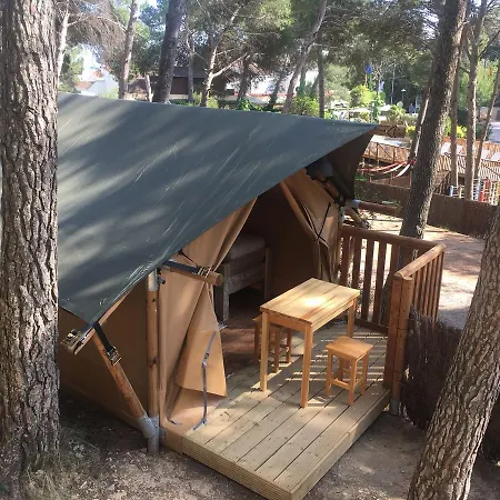 Glamping Estartit 캠프장